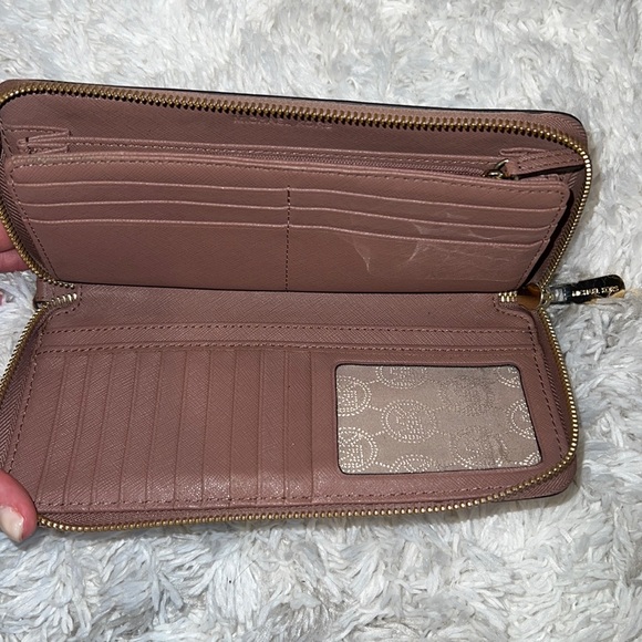 Michael Kors Wallet - Picture 3 of 9